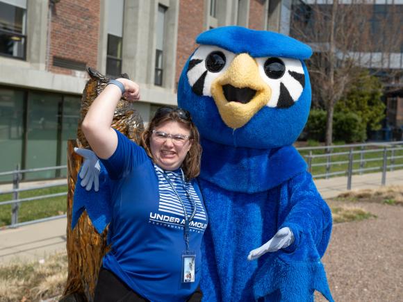 Student with Nestor the WSU mascot.